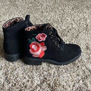 Black Steve Madden girls boots size 1